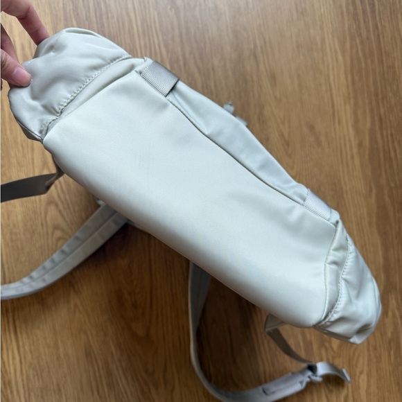 Lululemon Wunderlust Backpack mini 14L, Raw Linen - Picture 5 of 10